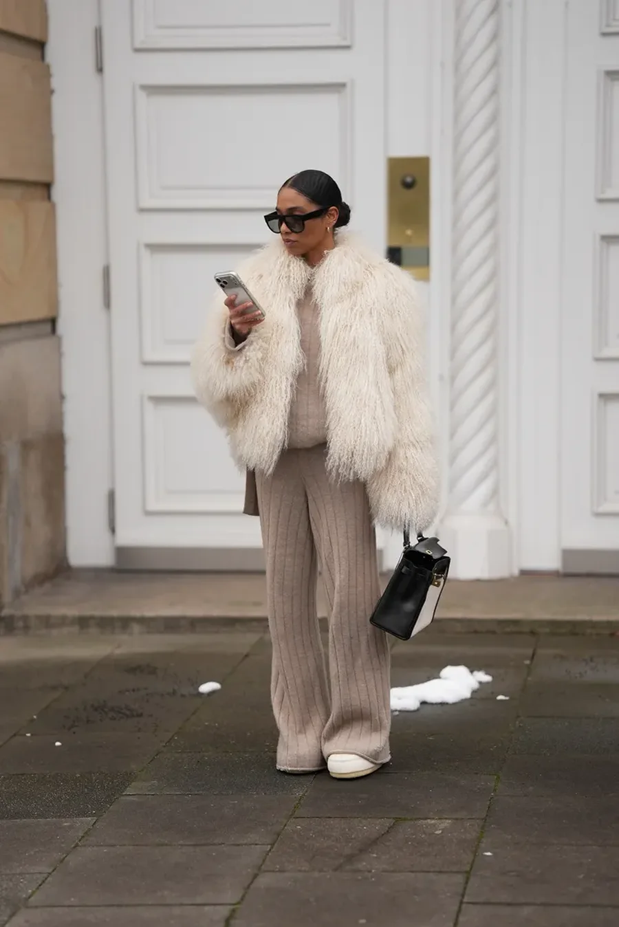 Elegancë dhe rehati: Këto veshje janë idealet për ditët