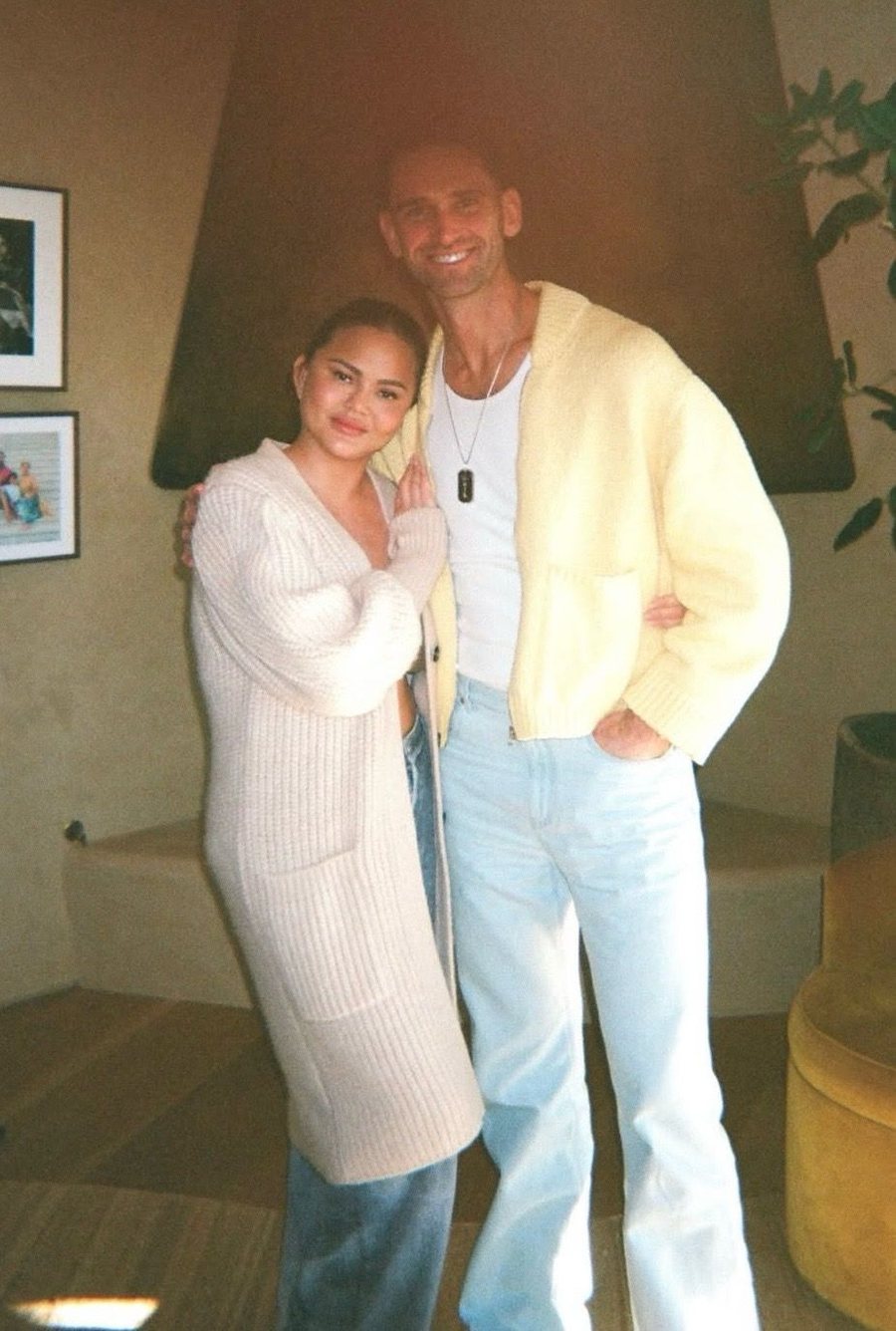 Chrissy Teigen flet hapur p&euml;r betej&euml;n me alkoolin