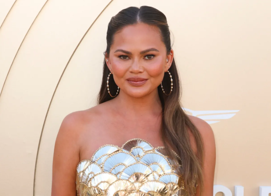Chrissy Teigen flet hapur p&euml;r betej&euml;n me alkoolin