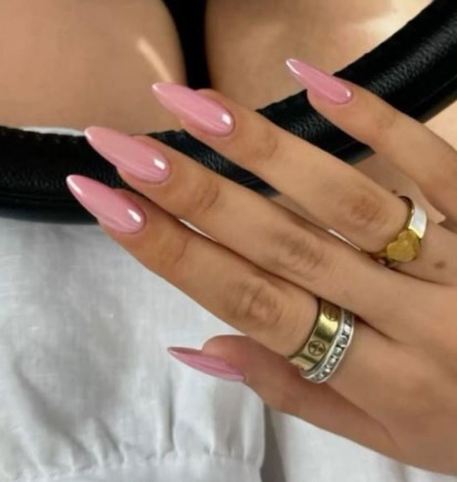 Hailey Bieber sapo na tregoi thonjt&euml; minimalist&euml; t&euml; p&euml;rkryer