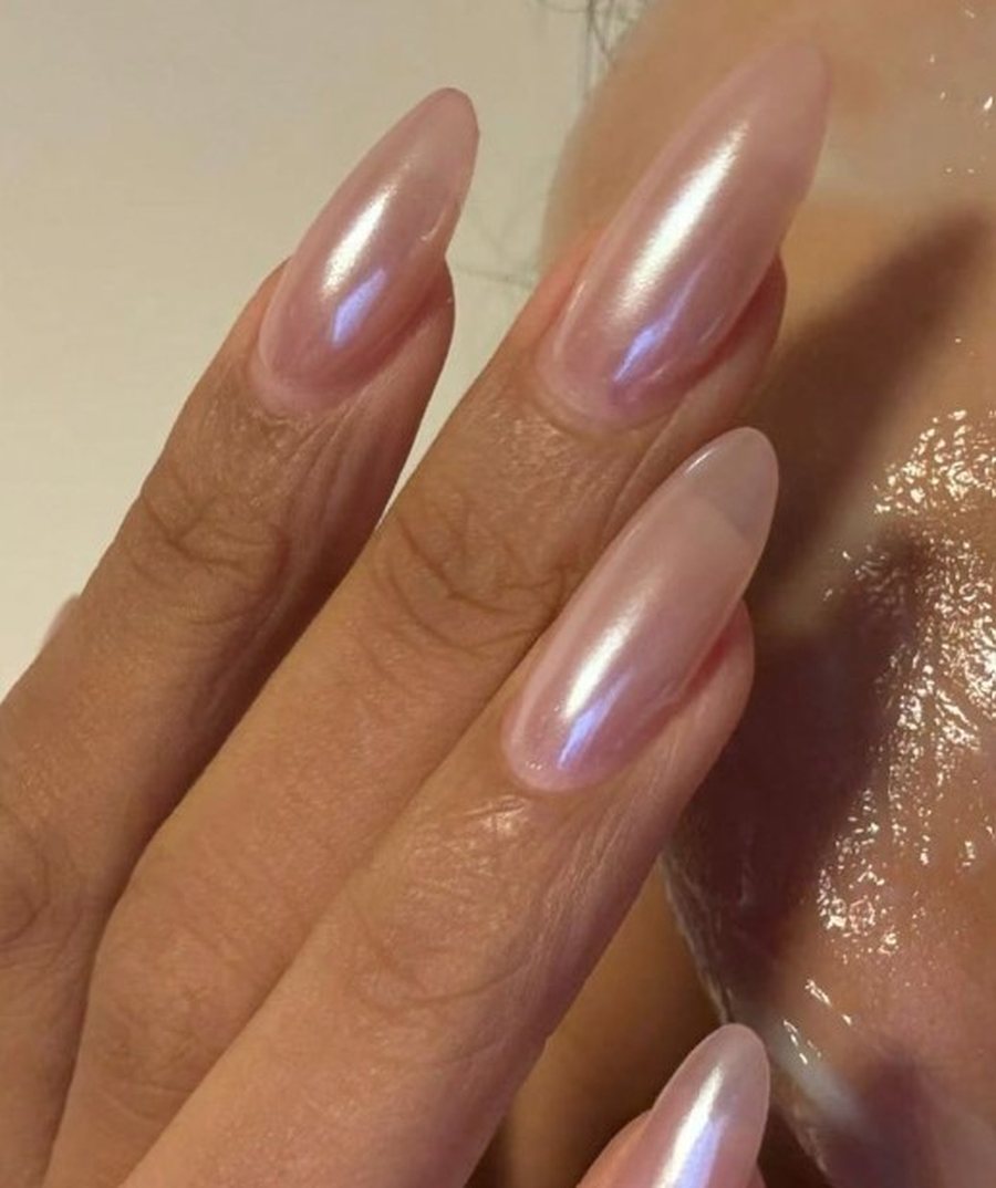 Hailey Bieber sapo na tregoi thonjt&euml; minimalist&euml; t&euml; p&euml;rkryer