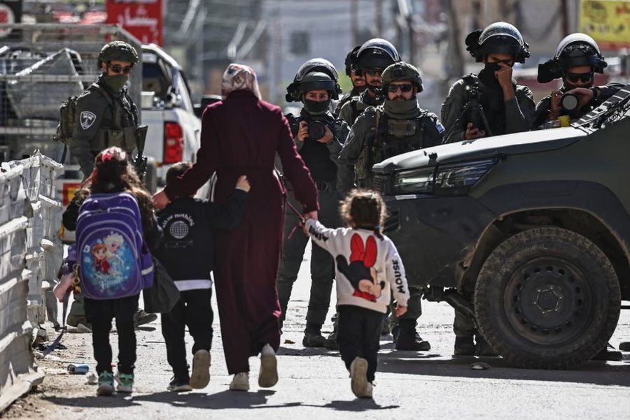 P&euml;rmes fotove: Bota n&euml; nj&euml; jav&euml;