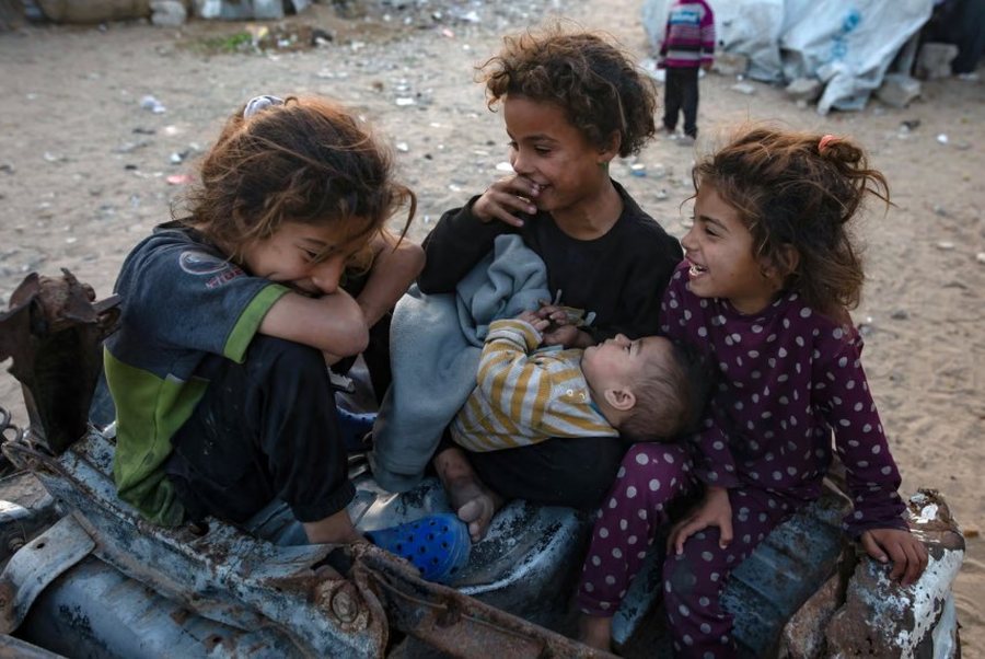 P&euml;rmes fotove: Bota n&euml; nj&euml; jav&euml;