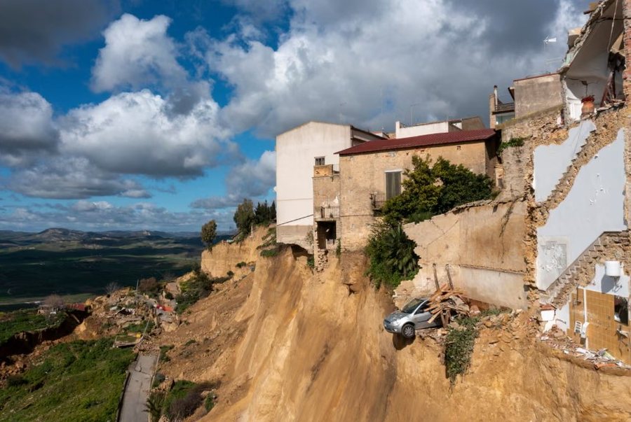 P&euml;rmes fotove: Bota n&euml; nj&euml; jav&euml;