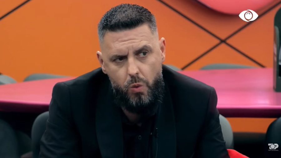 P&euml;r ty q&euml; fjete her&euml;t: Momentet ky&ccedil;e n&euml;