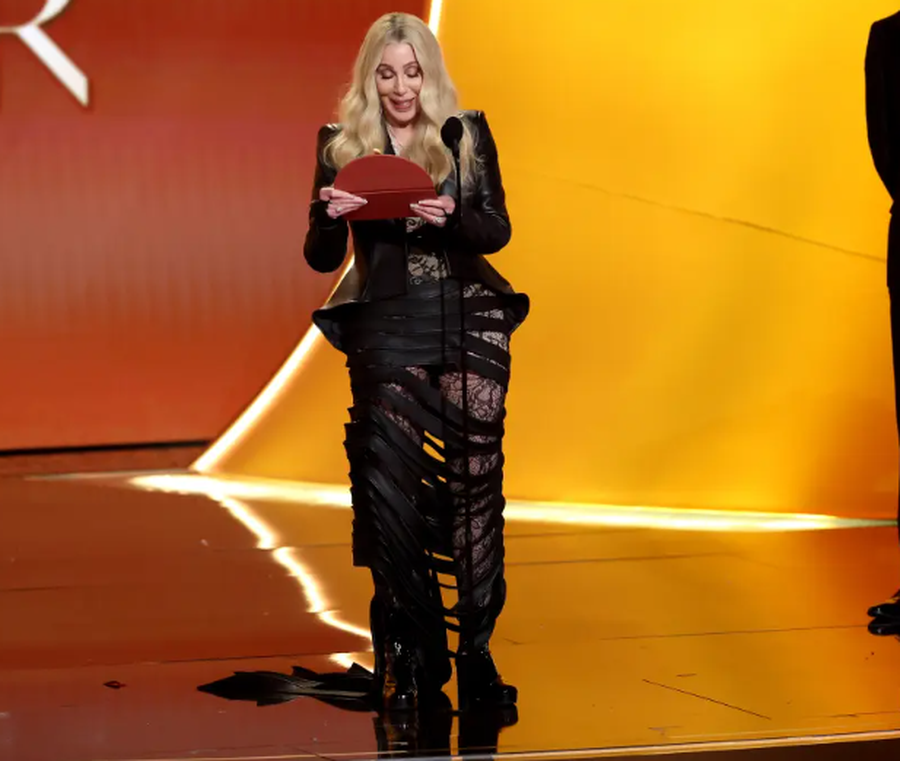 Cher shpall gabimisht k&euml;ng&euml;tarin e ndjer&euml; si fitues t&euml;