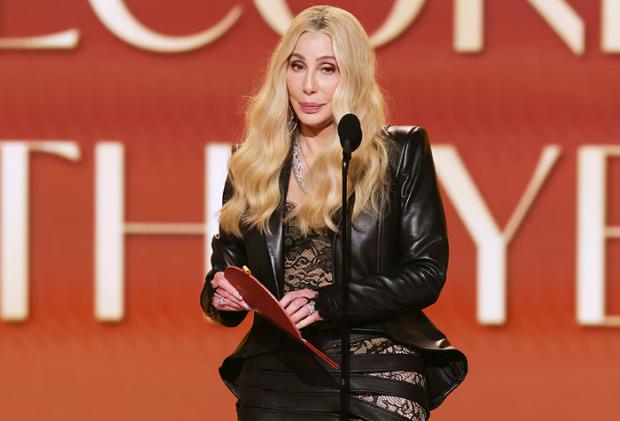 Cher shpall gabimisht k&euml;ng&euml;tarin e ndjer&euml; si fitues t&euml;