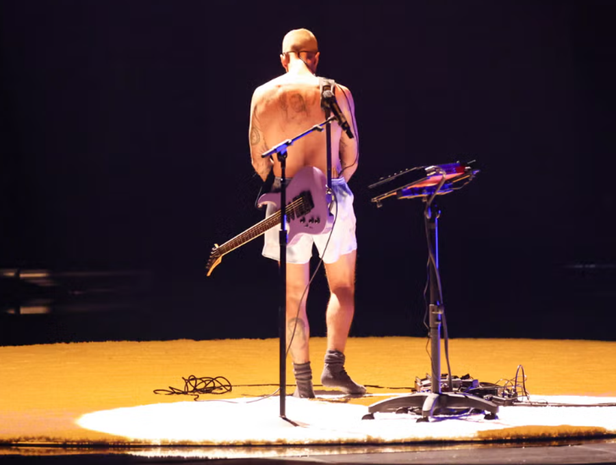 Justin Bieber u shfaq n&euml; Grammy me nj&euml; tatuazh p&euml;r Hailey-n dhe