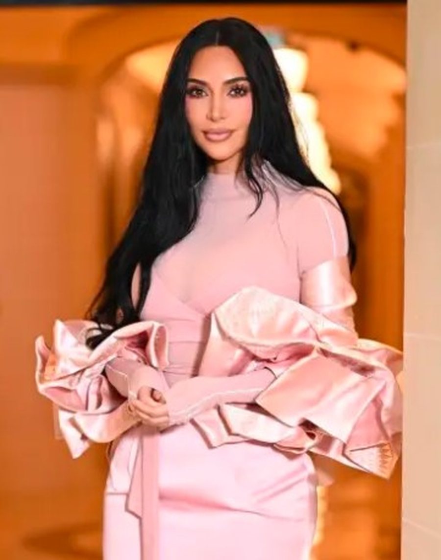 Nga Anglia në Paris: Veprimi i fundit i Kim ndoshta konfirmon romancën