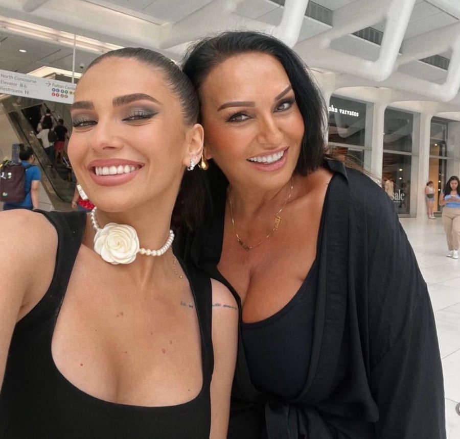 Beatrix b&euml;n dedikimin prek&euml;s p&euml;r maman&euml; gjat&euml;