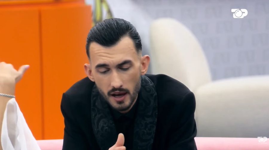 P&euml;r ty q&euml; fjete her&euml;t: Momentet ky&ccedil;e n&euml;