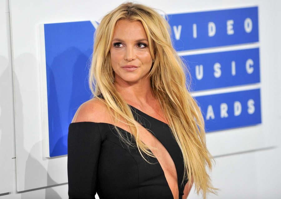 &ldquo;Jam me fat q&euml; jam ende gjall&euml;!&rdquo;: Britney Spears