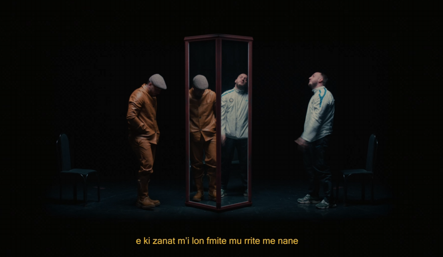 Mozzik i b&euml;n DISS vetes dhe s'e merrni me mend tekstin!!!