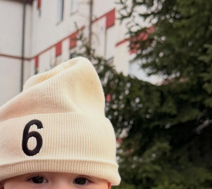 Dafina ndan si rrall&euml;her&euml; foto me djalin dhe i dedikon fjal&euml;t e