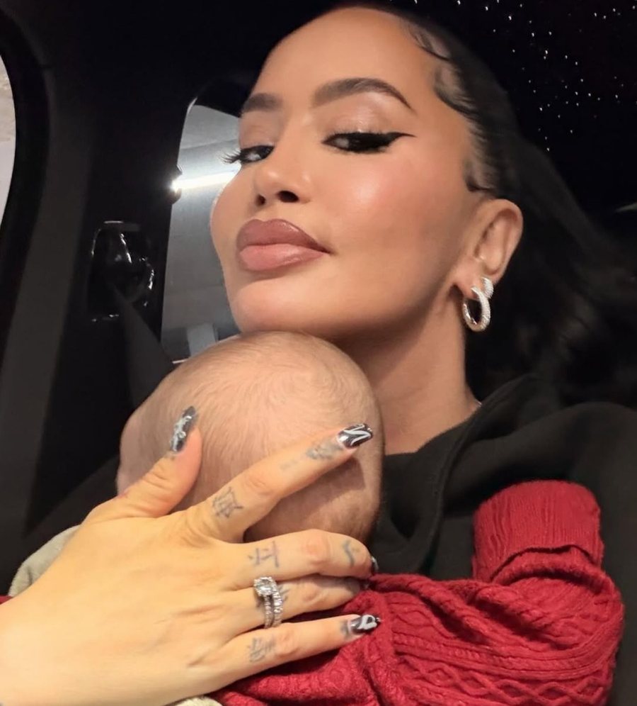 Dafina ndan si rrall&euml;her&euml; foto me djalin dhe i dedikon fjal&euml;t e