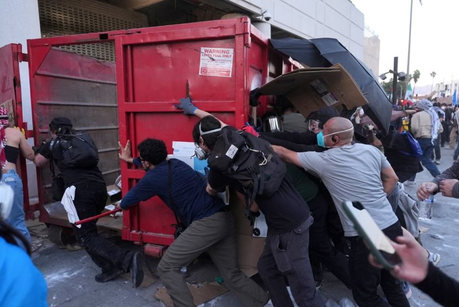 P&euml;rmes fotove: Bota n&euml; nj&euml; jav&euml;