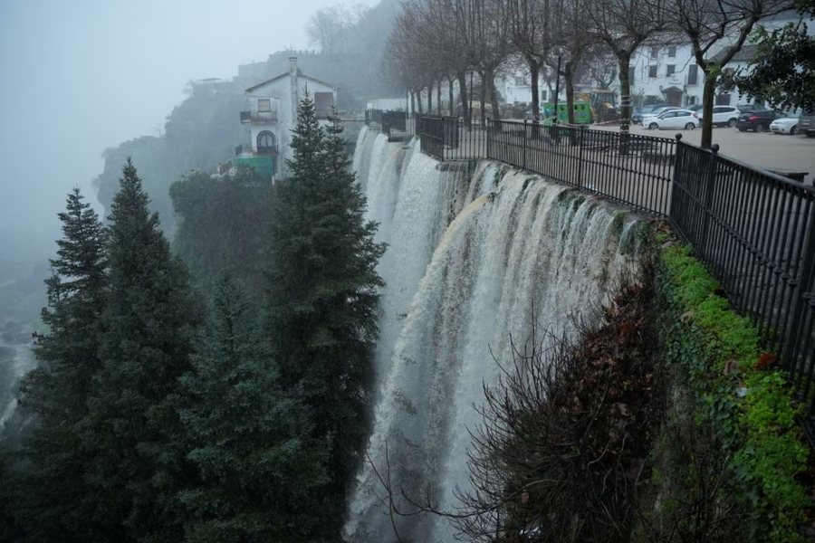 P&euml;rmes fotove: Bota n&euml; nj&euml; jav&euml;