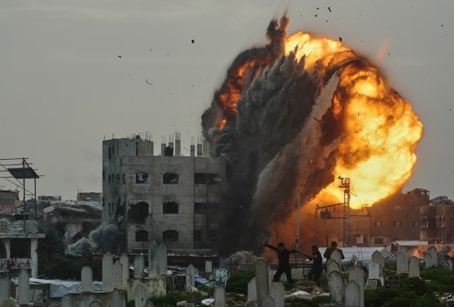 P&euml;rmes fotove: Bota n&euml; nj&euml; jav&euml;