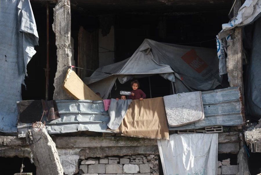 P&euml;rmes fotove: Bota n&euml; nj&euml; jav&euml;