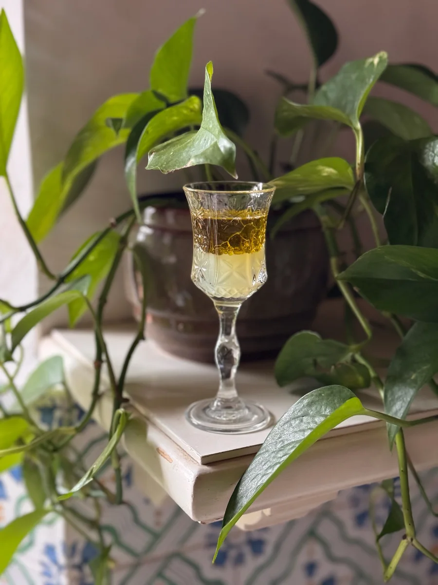 Nj&euml; 'shot' me vaj ulliri dhe limon p&euml;r l&euml;kur&euml;