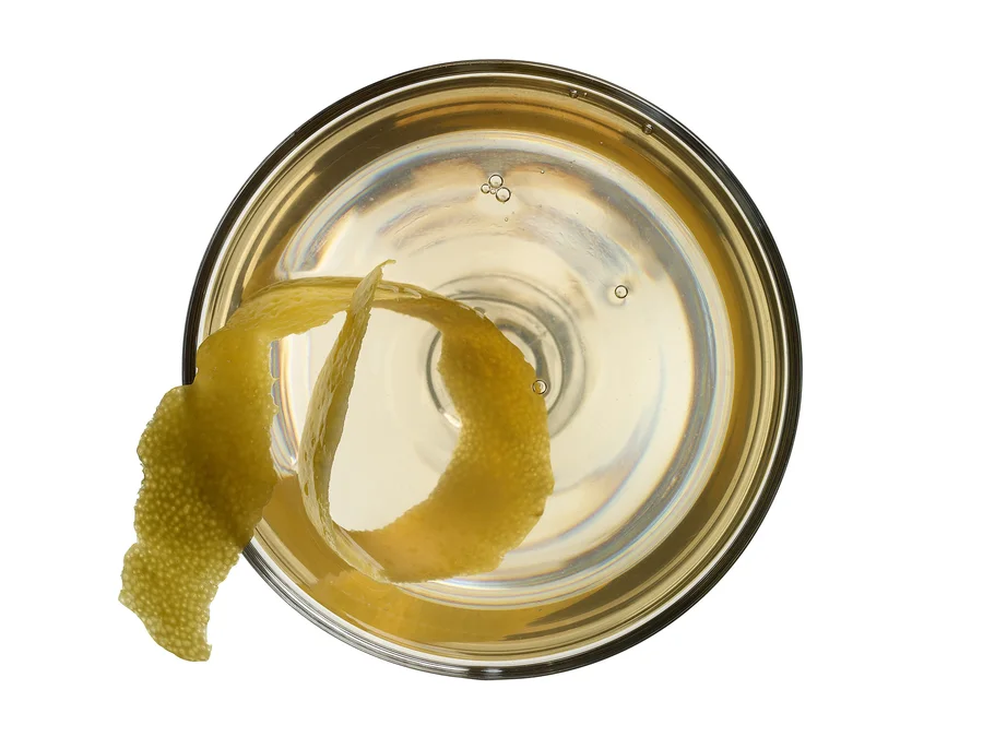 Nj&euml; 'shot' me vaj ulliri dhe limon p&euml;r l&euml;kur&euml;