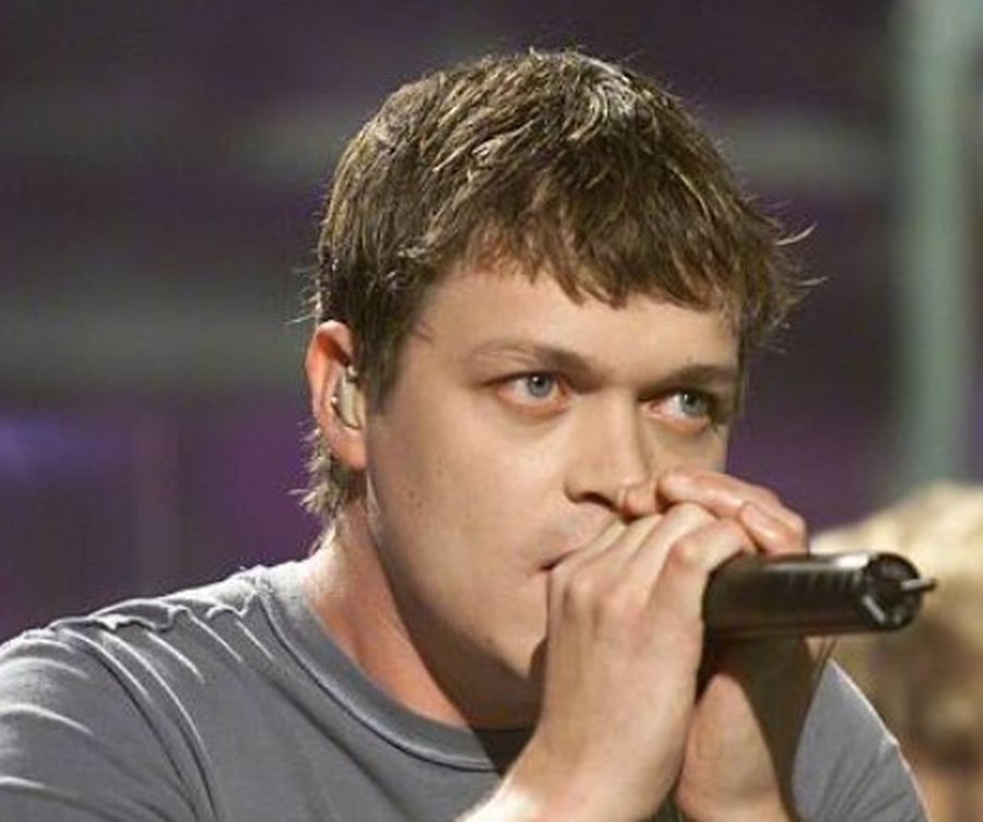 Brad Arnold, k&euml;ng&euml;tari kryesor i &ldquo;3 Doors Down&rdquo;,