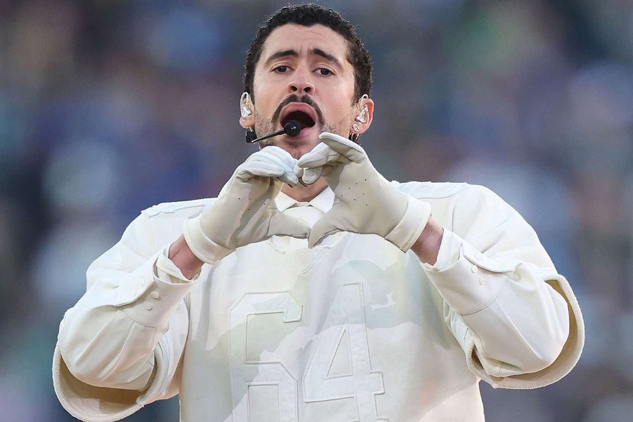 Super Bowl: Fest&euml; e kultur&euml;s latine! Bad Bunny b&euml;n histori dhe