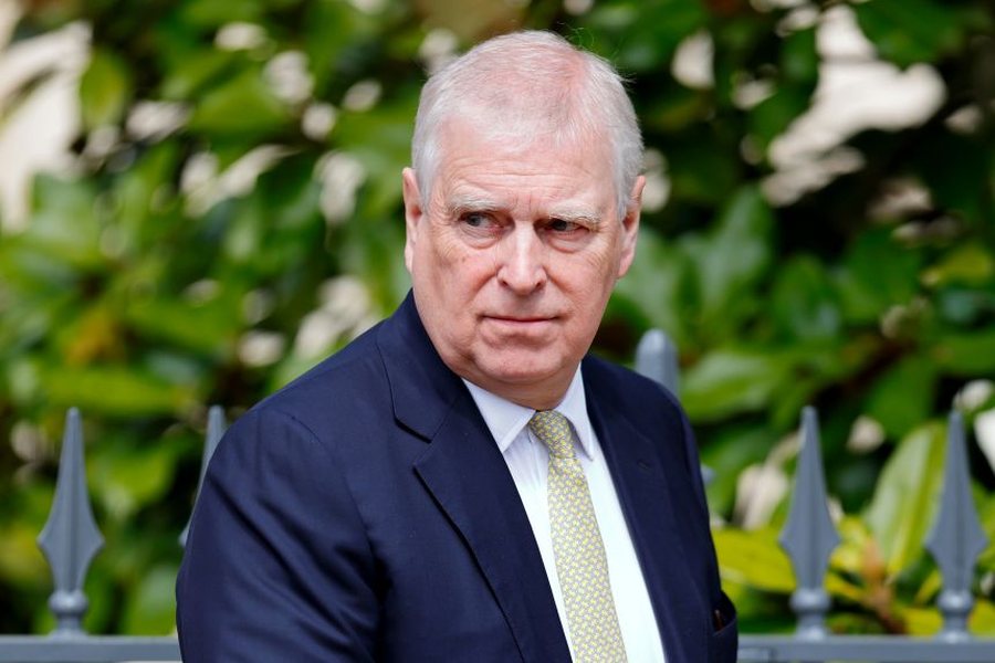 Mbreti Charles reagon p&euml;r her&euml; t&euml; par&euml; ndaj akuzave p&euml;r