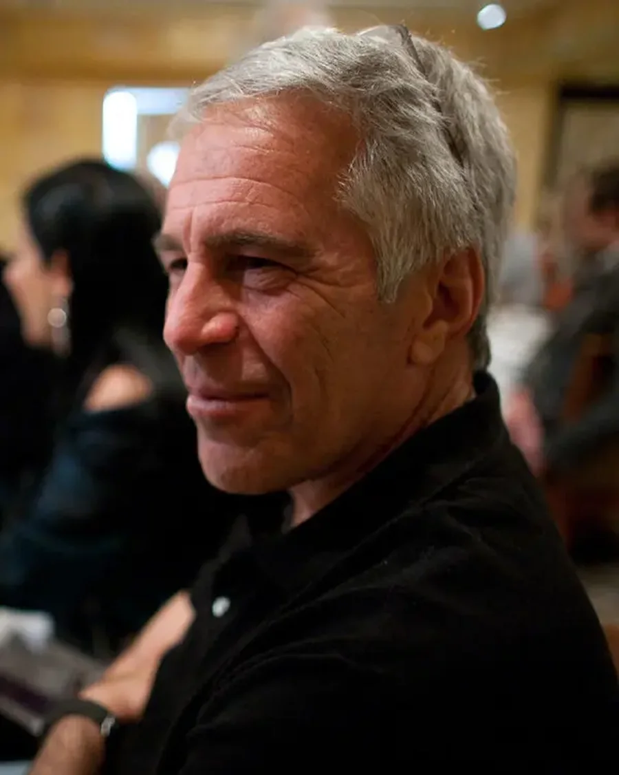 Mbreti Charles reagon p&euml;r her&euml; t&euml; par&euml; ndaj akuzave p&euml;r