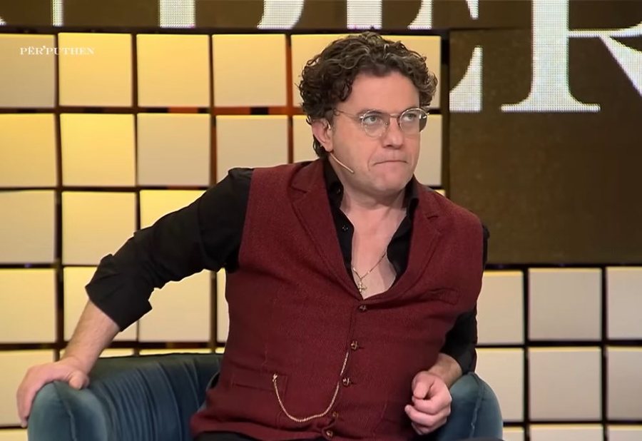 Laert Vasili p&euml;rjashtohet nga P&euml;r'puthen pasi puthi nj&euml;