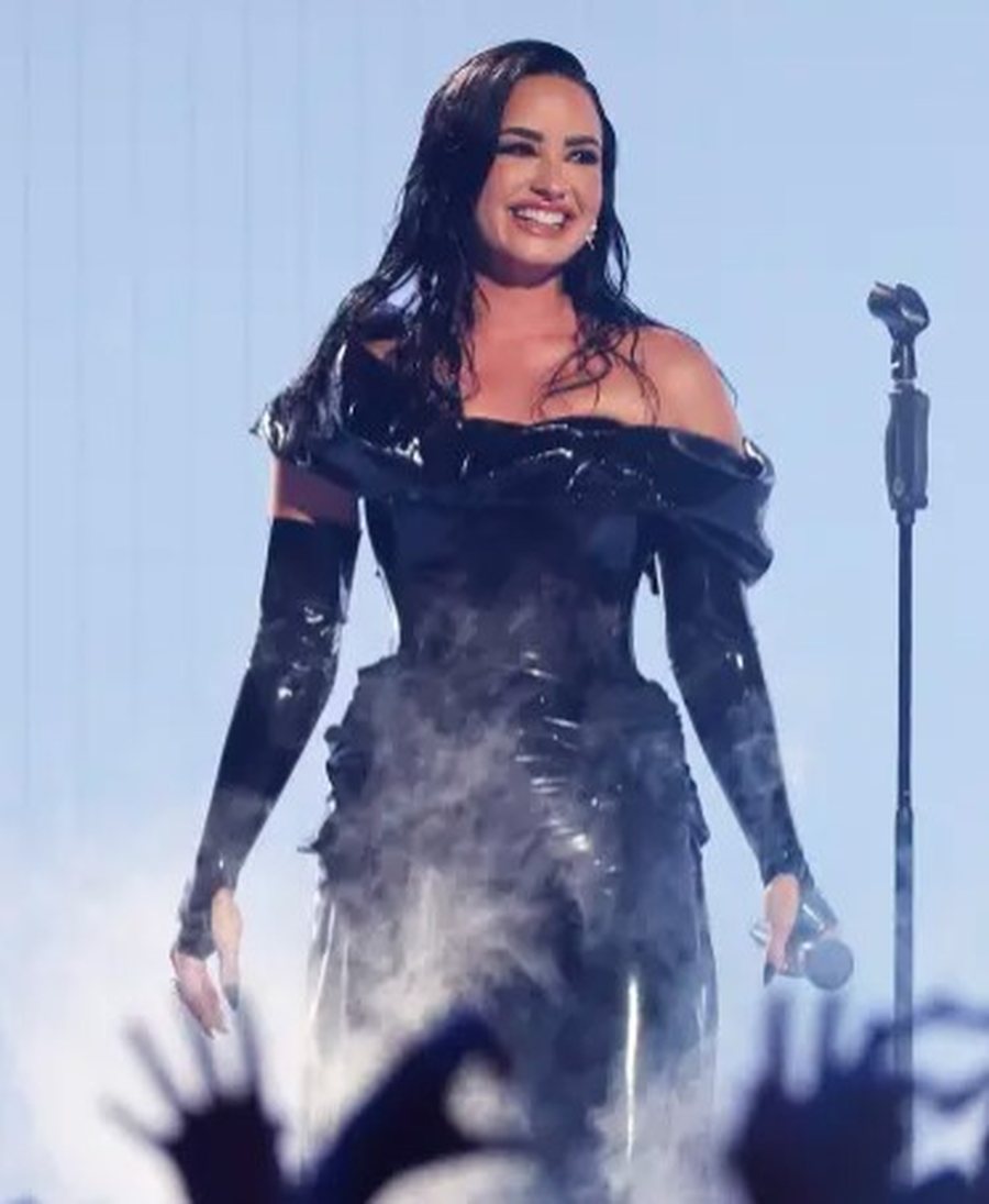 Demi Lovato anulon datat e turneut p&euml;r shkak t&euml; problemeve
