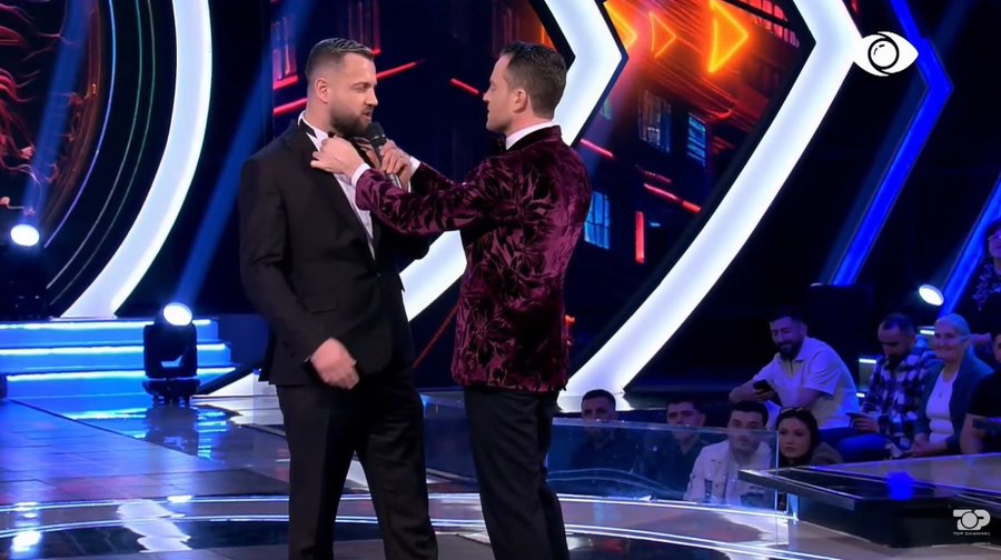 P&euml;r ty q&euml; fjete her&euml;t: Momentet ky&ccedil;e n&euml;