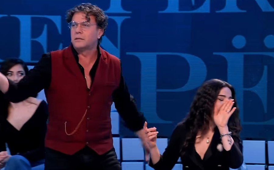 Po, puthja ndodhi! Publikohet videoja q&euml; *mund* t&euml; jet&euml;