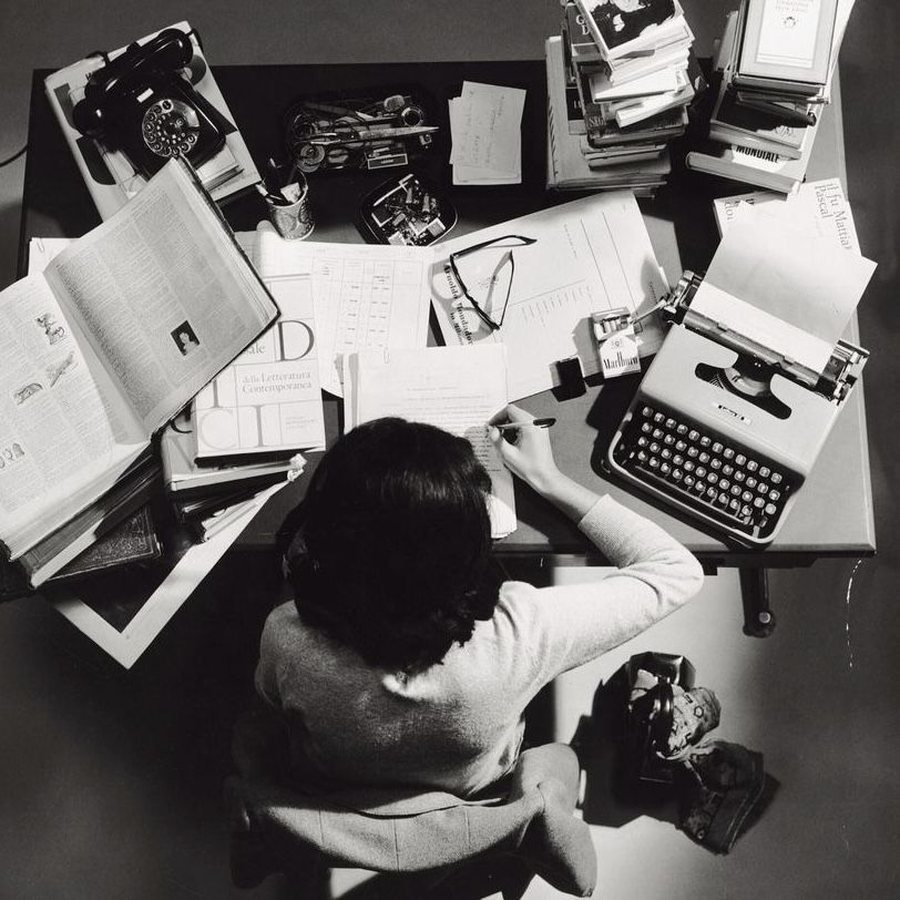 Personat q&euml; ende mbajn&euml; sh&euml;nime (me dor&euml;) kan&euml;