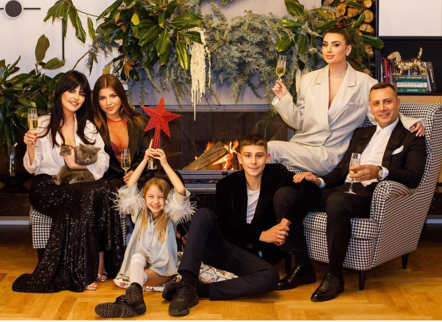 Vajza e Mark Frrokut shp&euml;rthen ndaj Rudina Dembacajt, thot&euml; se i ka