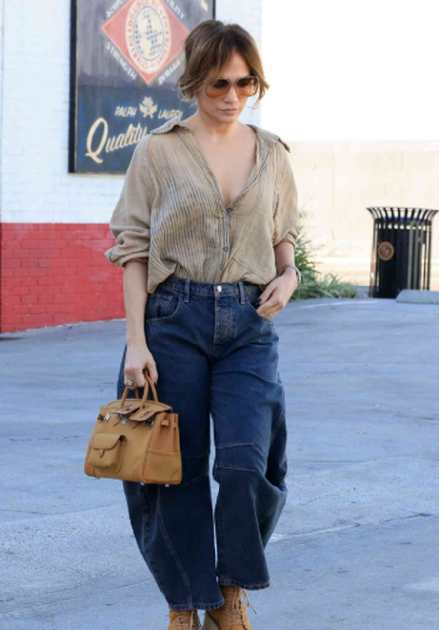 J.Lo, 56 vje&ccedil;, dhe Jessica Alba, 44, treguan se k&euml;to xhinse