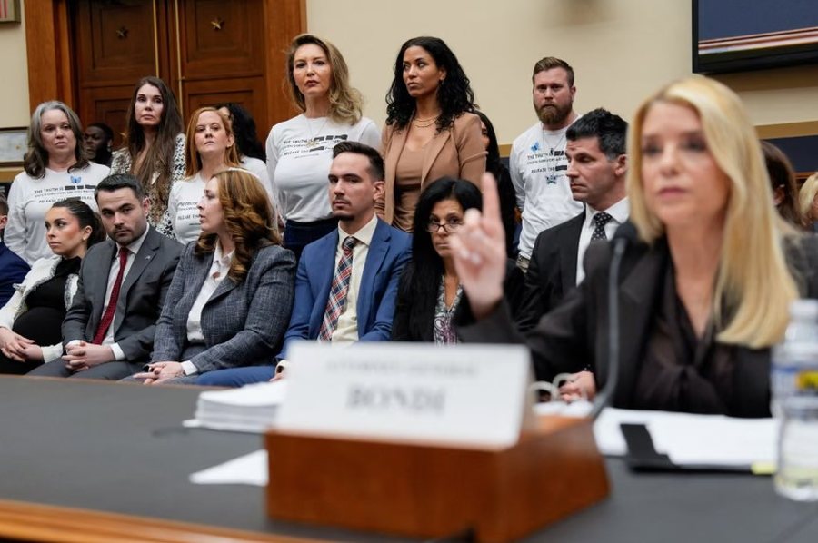 P&euml;rmes fotove: Bota n&euml; nj&euml; jav&euml;