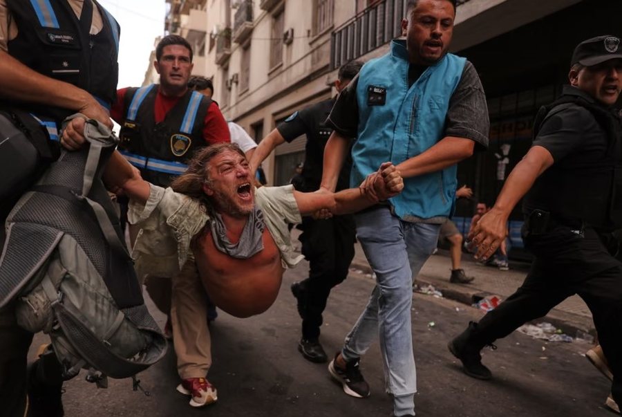 P&euml;rmes fotove: Bota n&euml; nj&euml; jav&euml;