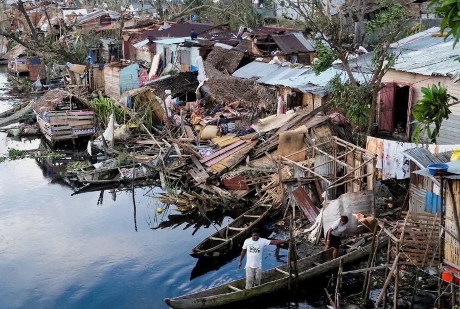 P&euml;rmes fotove: Bota n&euml; nj&euml; jav&euml;