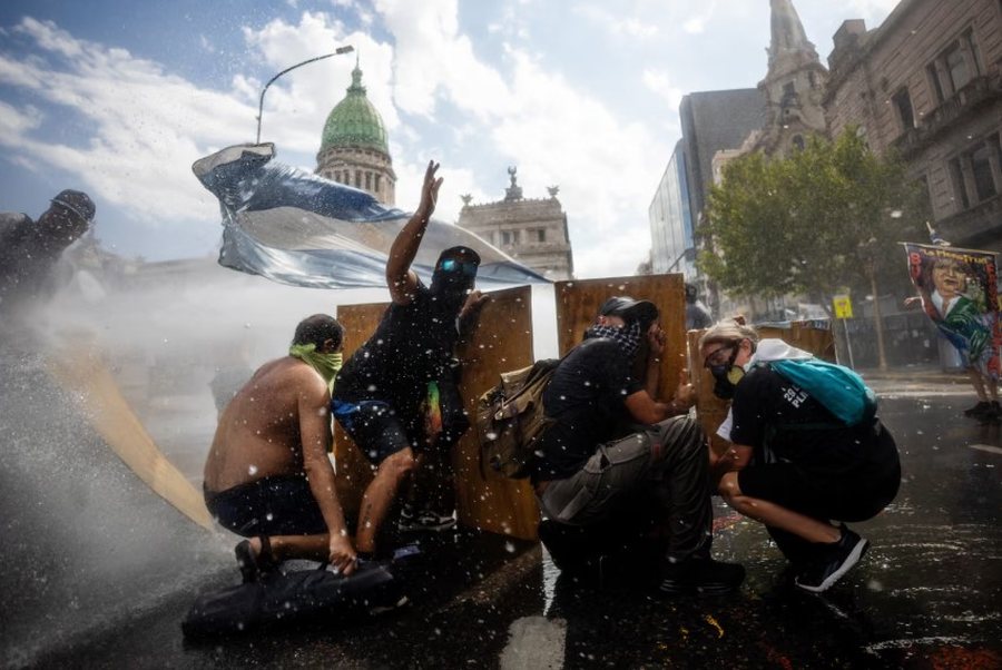 P&euml;rmes fotove: Bota n&euml; nj&euml; jav&euml;