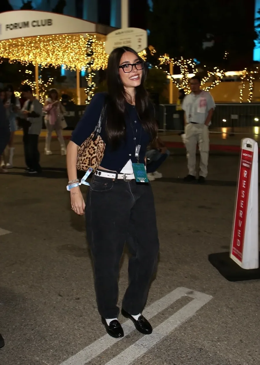 Frym&euml;zuar nga Madison Beer: Kat&euml;r trendet e k&euml;puc&euml;ve q&euml;