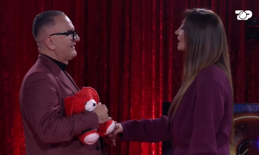 P&euml;r ty q&euml; fjete her&euml;t: Momentet ky&ccedil;e n&euml;