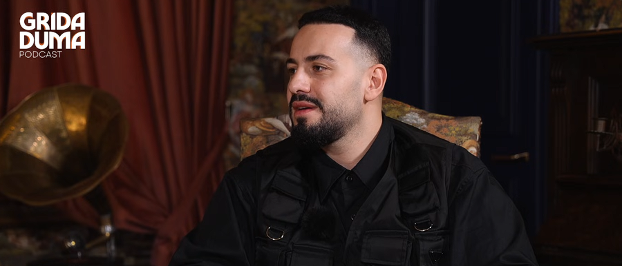 Capital T flet p&euml;r Adrol&euml;n dhe lidhjen e tyre private, por jo m&euml;