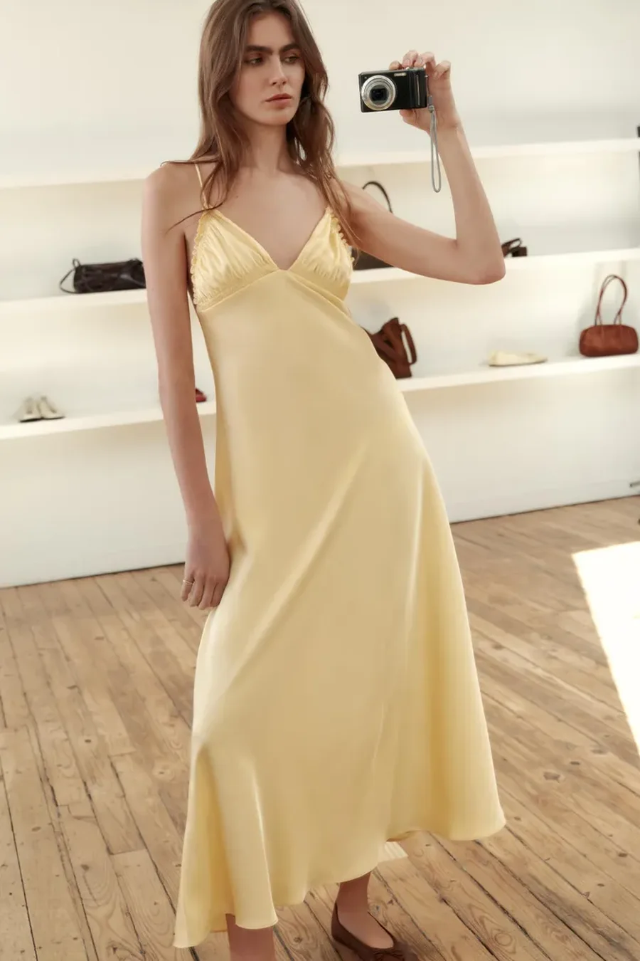 Kjo ngjyr&euml; rikthehet dhe veshjet tuaja pranverore do t&euml; duken