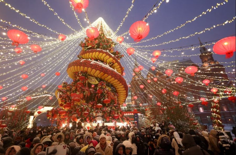 Viti i Ri H&euml;nor 2026: Festimet e vitit t&euml; Kalit t&euml; Zjarrit