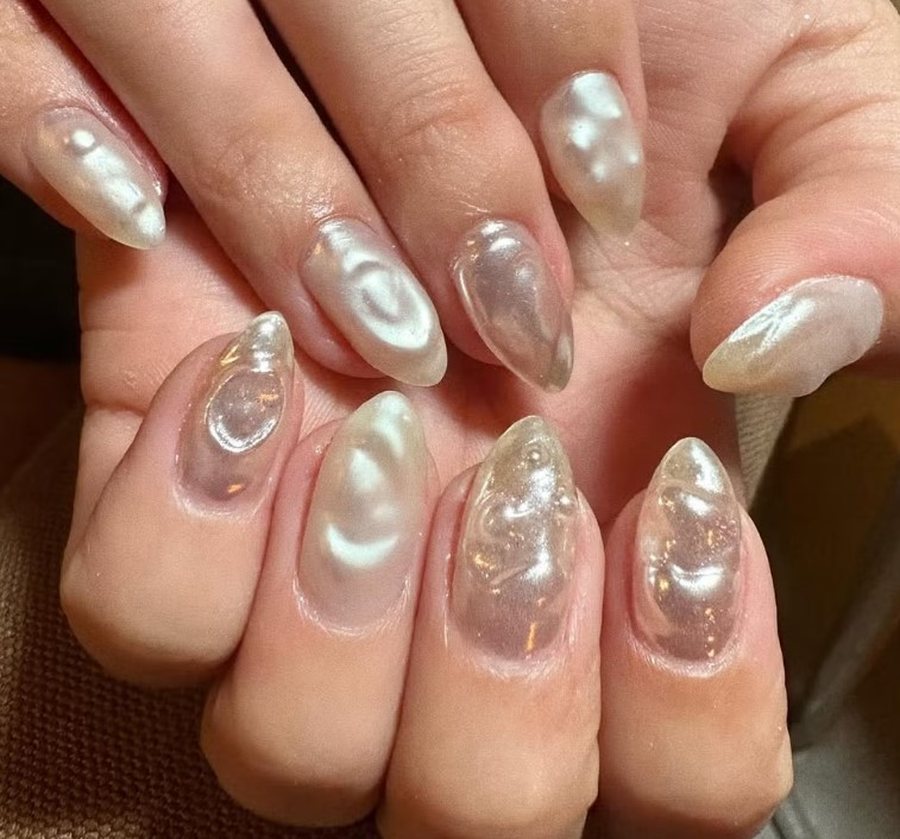 Si bizhu plazhi për majat e gishtave! “Pearl Nails” janë