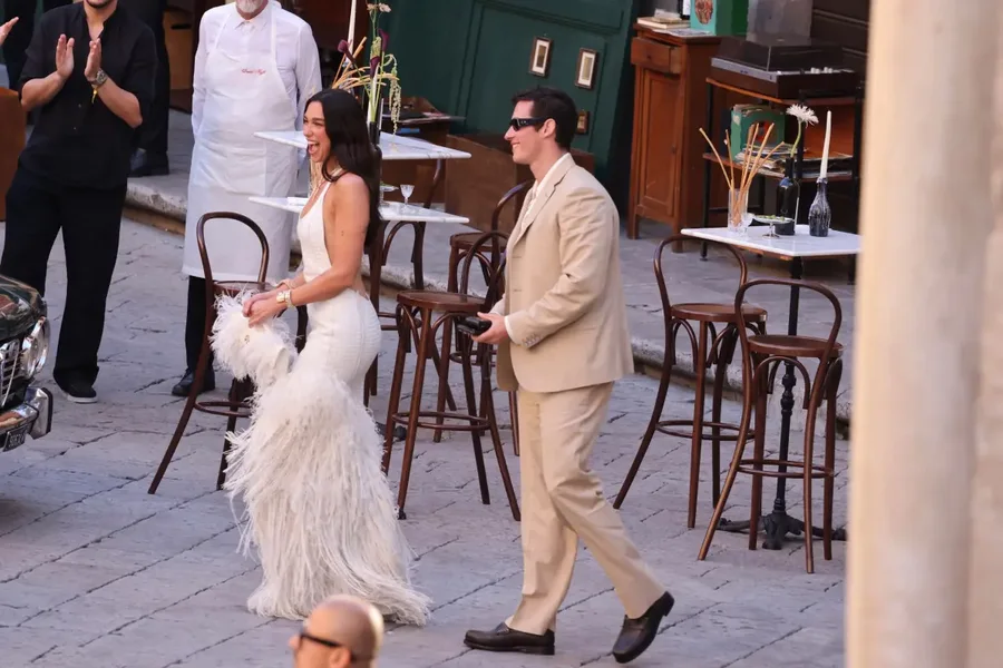 Dua Lipa nis festimet e dasmës në Siçili me një event