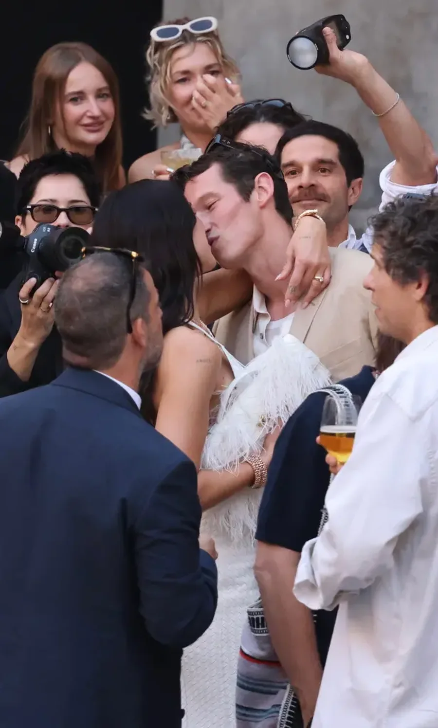 Dua Lipa nis festimet e dasmës në Siçili me një event