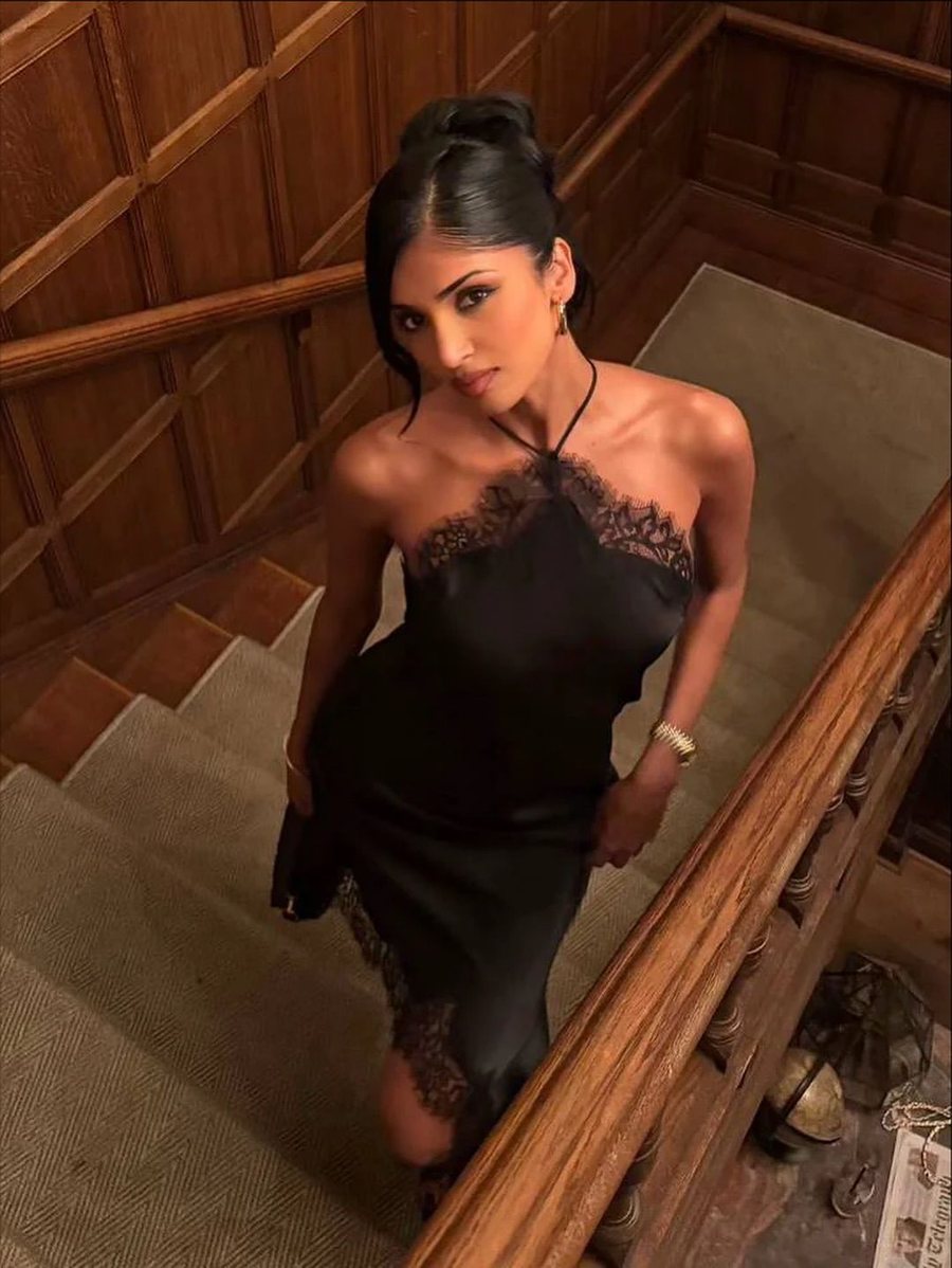 Ky &euml;sht&euml; fustani elegant q&euml; po l&euml; n&euml; hije &ccedil;do
