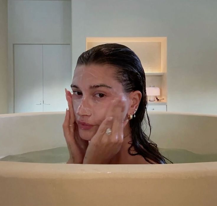 Hailey Bieber